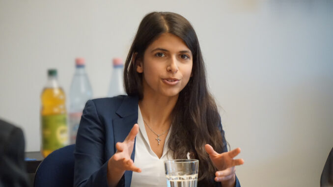 Daniela-Sepehri-1200px