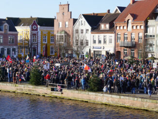 Demonstration für Demokratie in Husum am Holocaustgedenktag, 27.1.2024