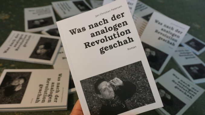 Was nach der analogen Revolution geschah (Roman, Dystopie) von Jan-Christian Petersen
